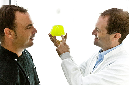 Angel Leon y Carlos Unamunzaga, director general de Fitoplancton Marino